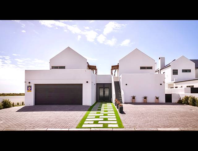 6 BEDROOM HOUSE FOR SALE IN DWARSKERSBOS